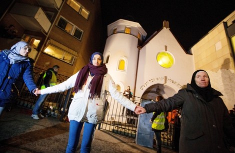 More than 1,000 people formed a “ring of peace” around the Norwegian capital’s synagogue, an initiative taken by young Muslims in Norway last month. Ahmadiyya Muslims advocate such a peaceful approach to conflict, says Offerings columnist Mohyuddin Mirza. Photograph by: Hakon Mosvold Larsen , AP, file